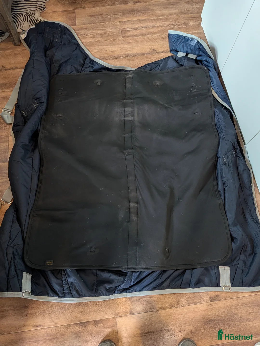 Täcken hästutrustning till salu: Horseware täcke med back on track ryggplatta - Annons 2