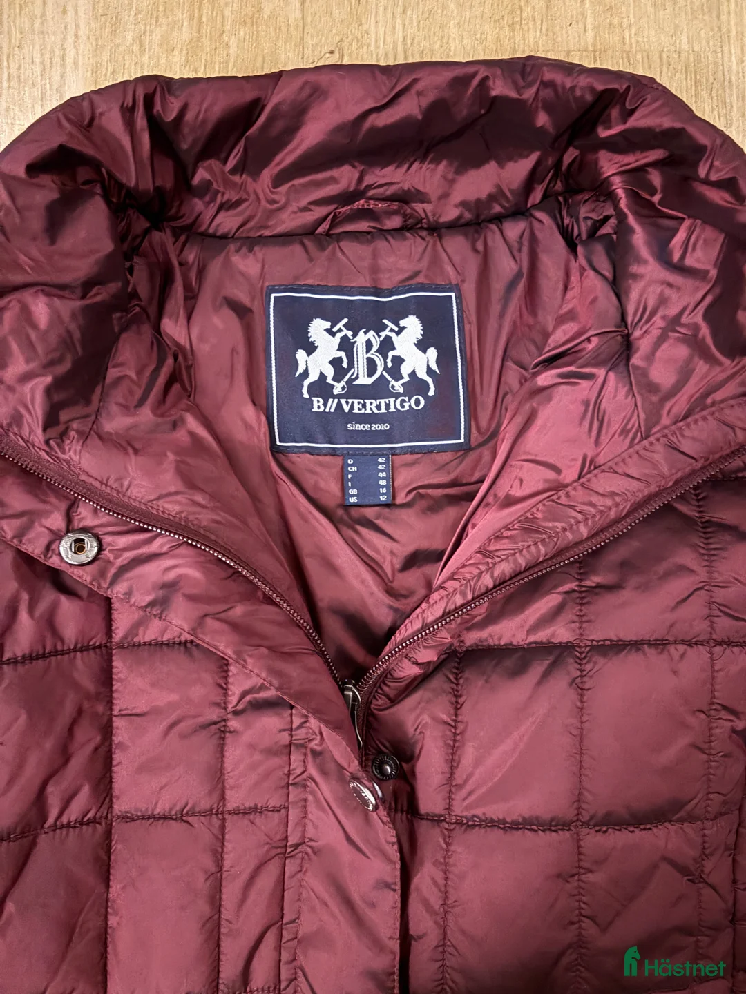 Jackor & Kavajer ryttarutrustning till salu: Vinröd höstjacka i Blentarp - Annons 3