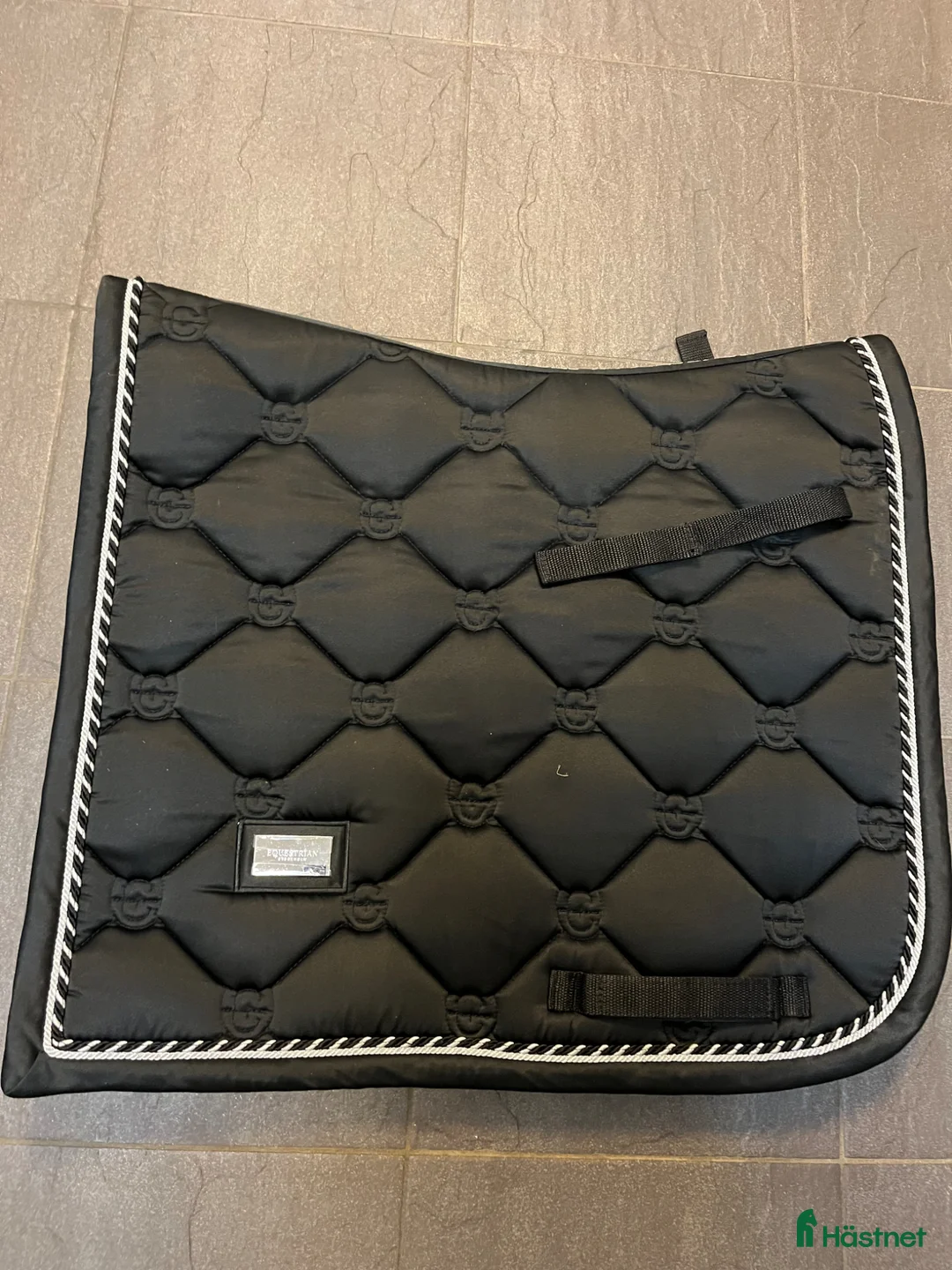 Schabrak & Vojlockar hästutrustning till salu: NYTT Equestrian Sthlm black edition - Annons 2