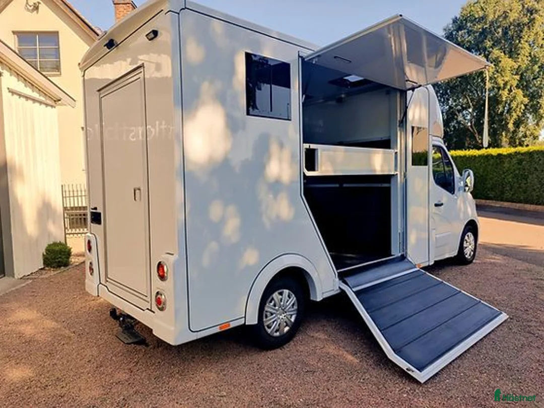Hästlastbilar  fordon & transport till salu: Renault Master 2019, EP Horsebox - Annons 2