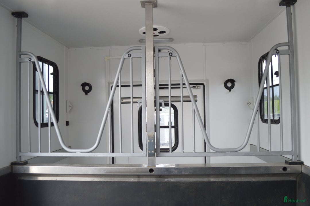 Hästlastbilar  fordon & transport till salu: Nuyts 5 sits V galler 14850 mil i Kvicksund - Annons 6