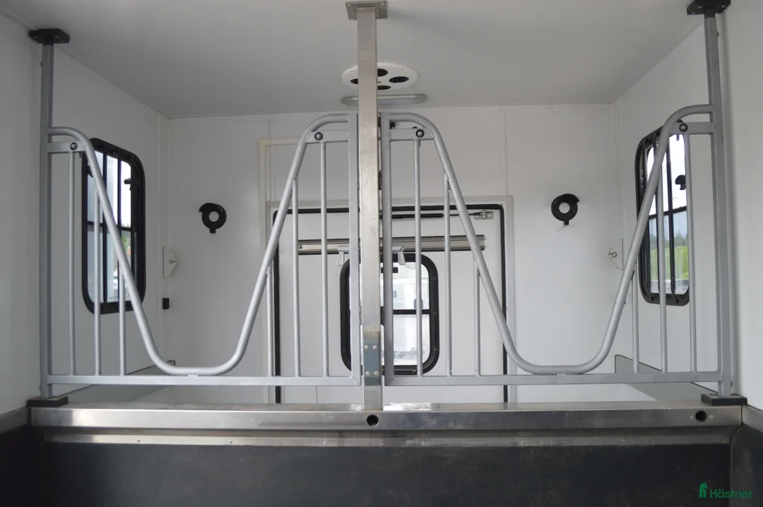 Hästlastbilar  fordon & transport till salu: Nuyts 5 sits V galler 14850 mil i Kvicksund - Annons 6