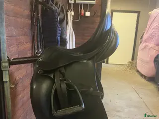 Sadlar hästutrustning Erreplus Adelinde dressyrsadel 17,5 - Annons 13