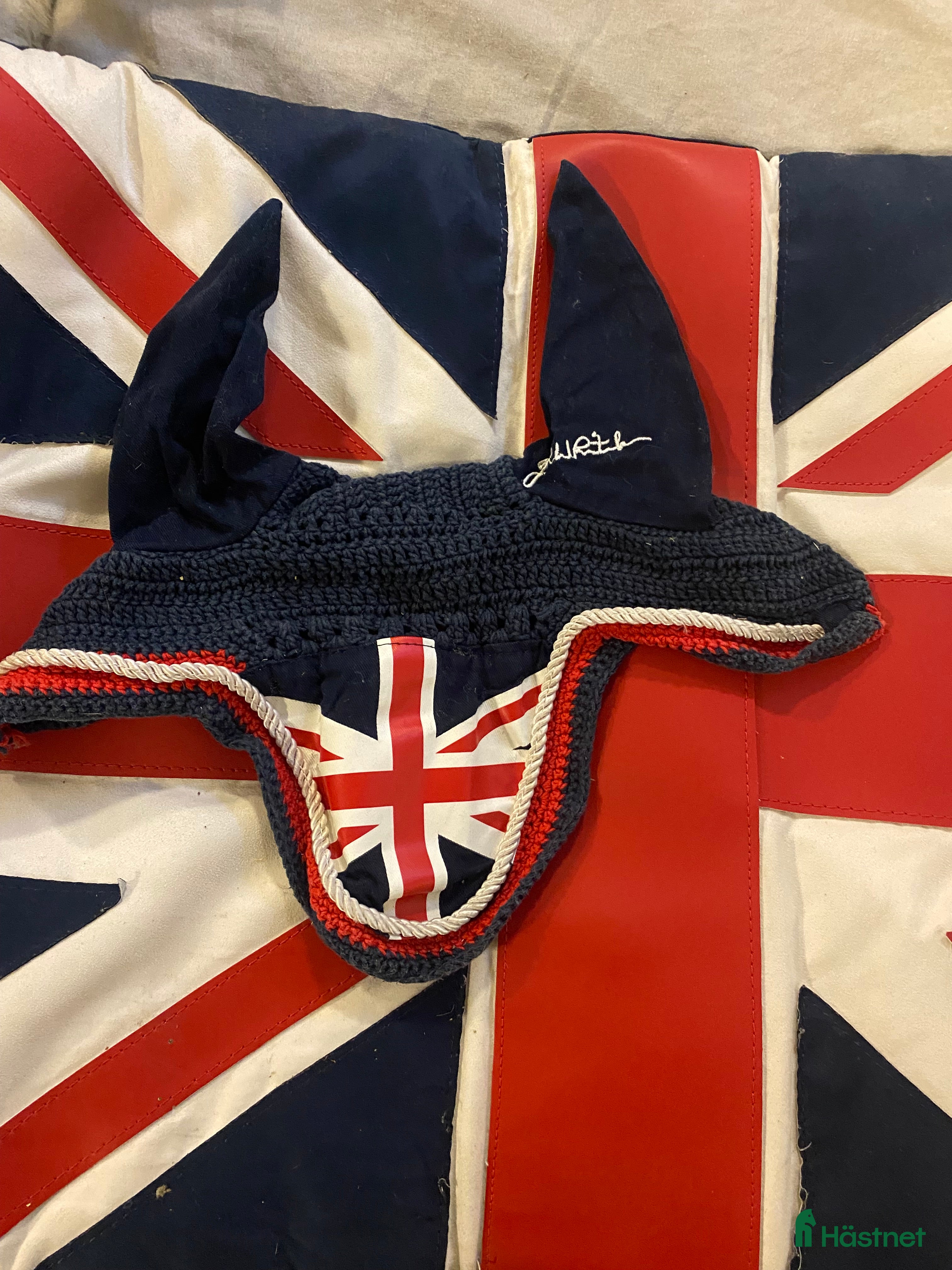 Schabrak & Vojlockar hästutrustning till salu: Schabrak och huva från John Whitaker  i Uddevalla - Annons 2