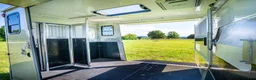 Hästtransporter  fordon & transport till salu: Dickenherr Stuteri med 2 Ramper och sadelkammare - Annons 5