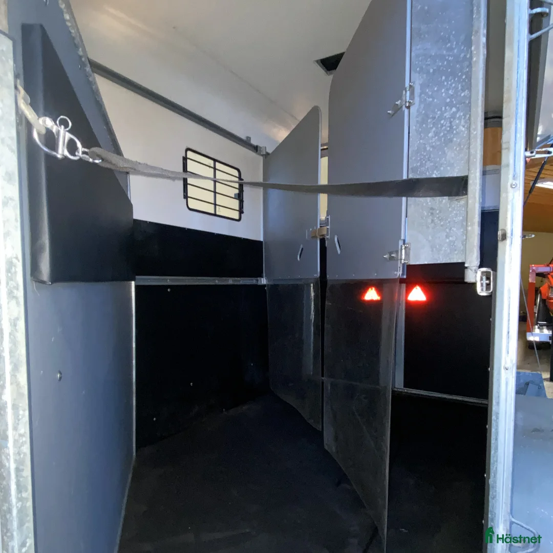 Hästtransporter  fordon & transport till salu: Lasta diagonalt stuterimodell- Fautras Oblic+2-18 i Kvicksund - Annons 20