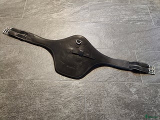 Sadeltillbehör hästutrustning till salu: Svart magplatta från Eskadron 125 cm i Ängelholm - Annons 14