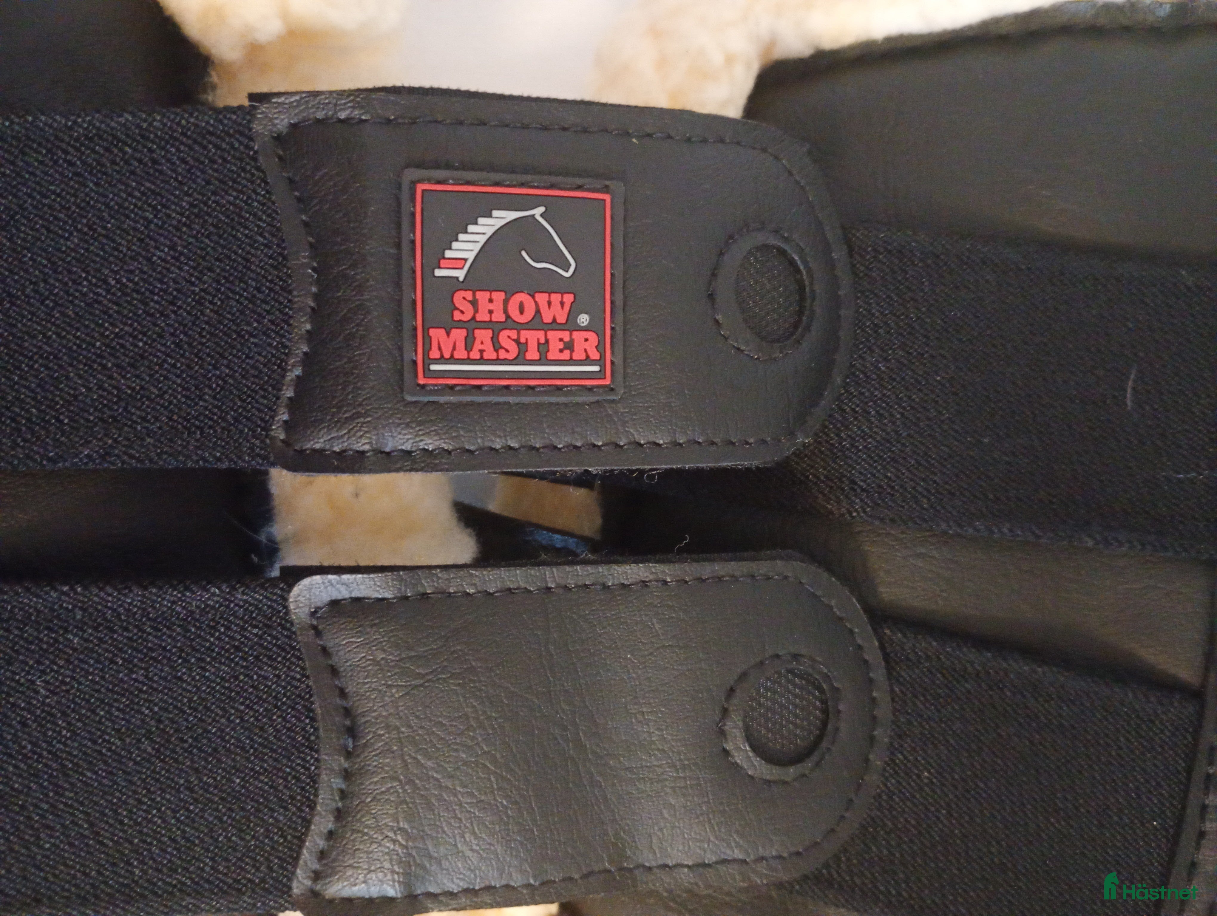 Benskydd hästutrustning till salu: Fluffiga benskydd  i Strömstad - Annons 5