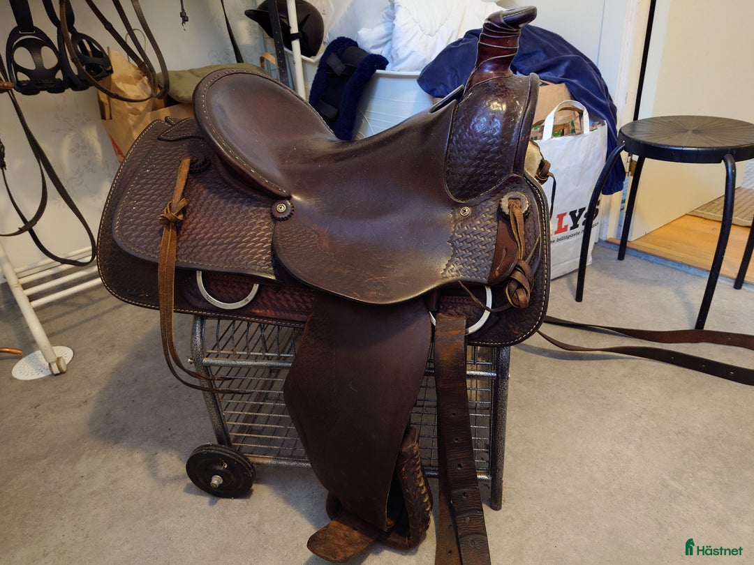 Sadlar hästutrustning till salu: Westernsadel, skön och stabil i Höje - Annons 2