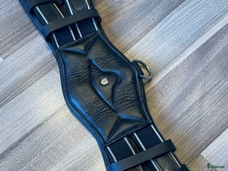 Sadeltillbehör hästutrustning till salu: Fin dressyrgjord 45cm i Huddinge - Annons 2