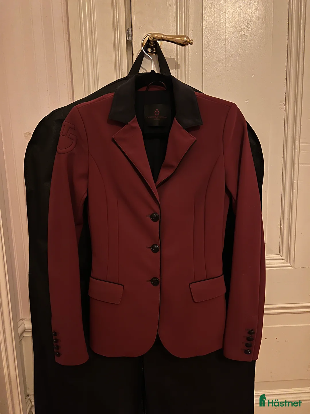 Jackor & Kavajer ryttarutrustning till salu: Vinröd Cavalleria Toscana kavaj i Bollnäs - Annons 1