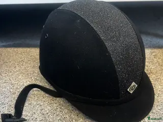 Hjälmar ryttarutrustning till salu: Ridhjälm Charles Owen, tävlingskavaj GPA, Equipage i Enköping - Annons 4