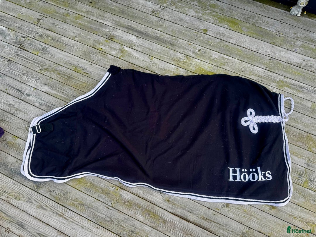 Täcken hästutrustning till salu: Fleecetäcke fr Hööks stl 125 i Kungälv - Annons 1