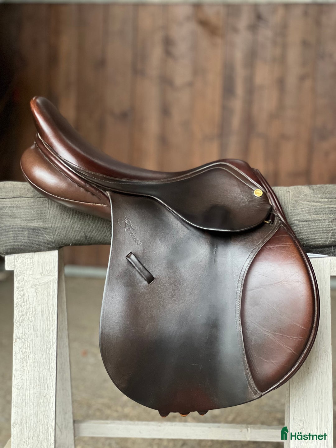 Sadlar hästutrustning till salu: Hoppsadel i Ekerö - Annons 1