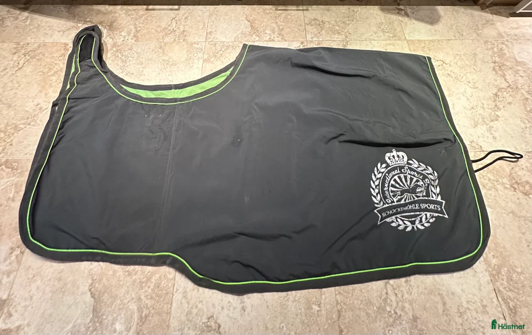 Täcken hästutrustning till salu: Schockemöhle ridtäcke i Vallentuna - Annons 1