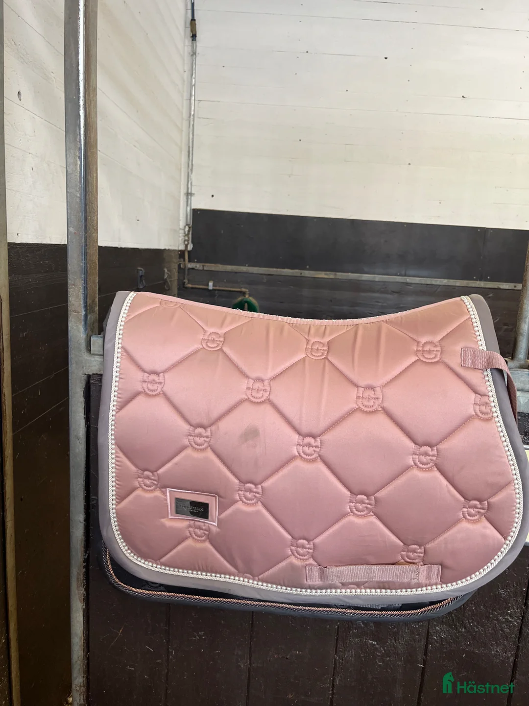 Schabrak & Vojlockar hästutrustning till salu: Equestrian Stockholm Pink Pearl Pony Schabrak - Annons 2