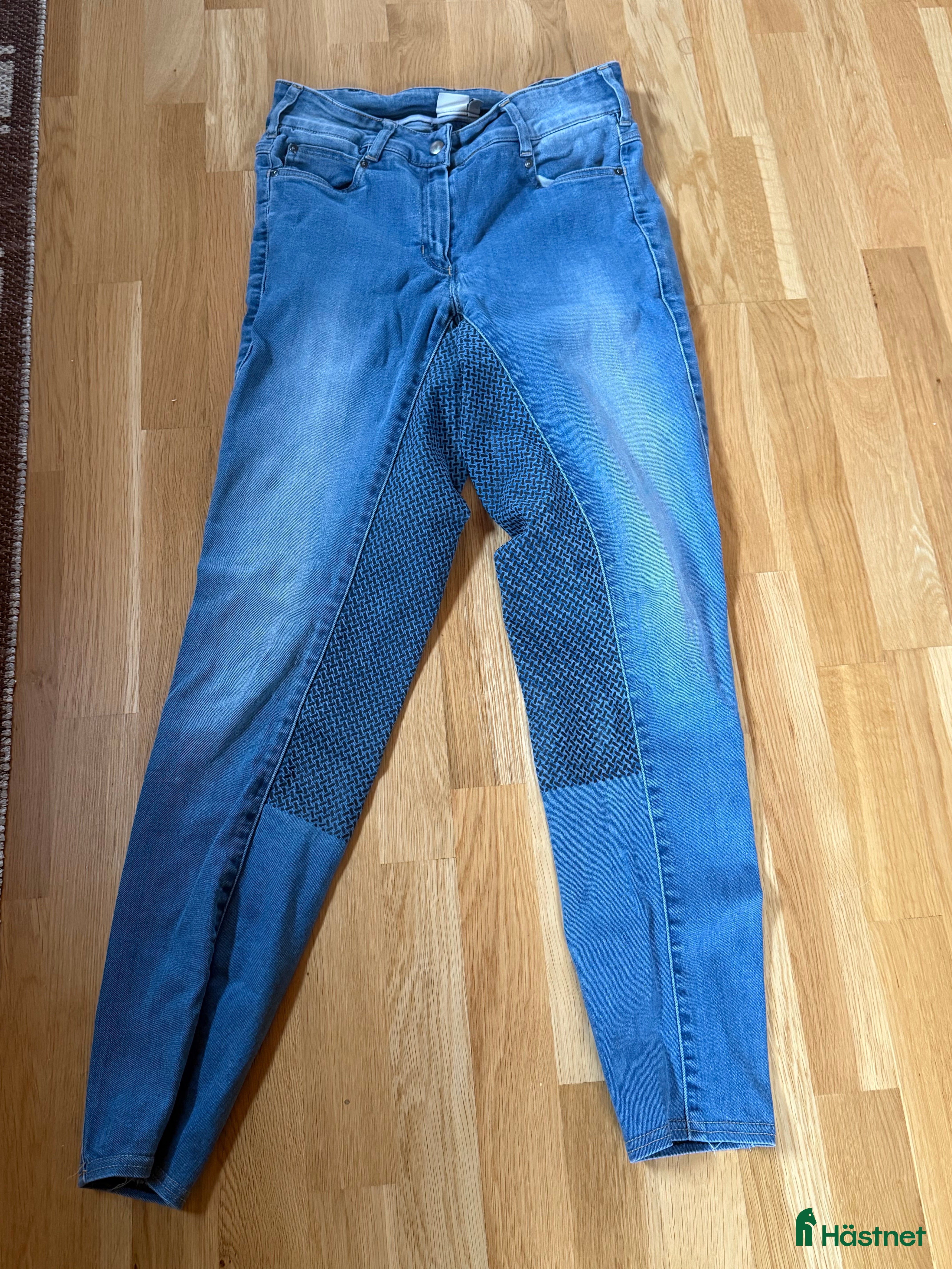 Ridbyxor ryttarutrustning till salu: Helskodda ridbyxor  i Reftele - Annons 1