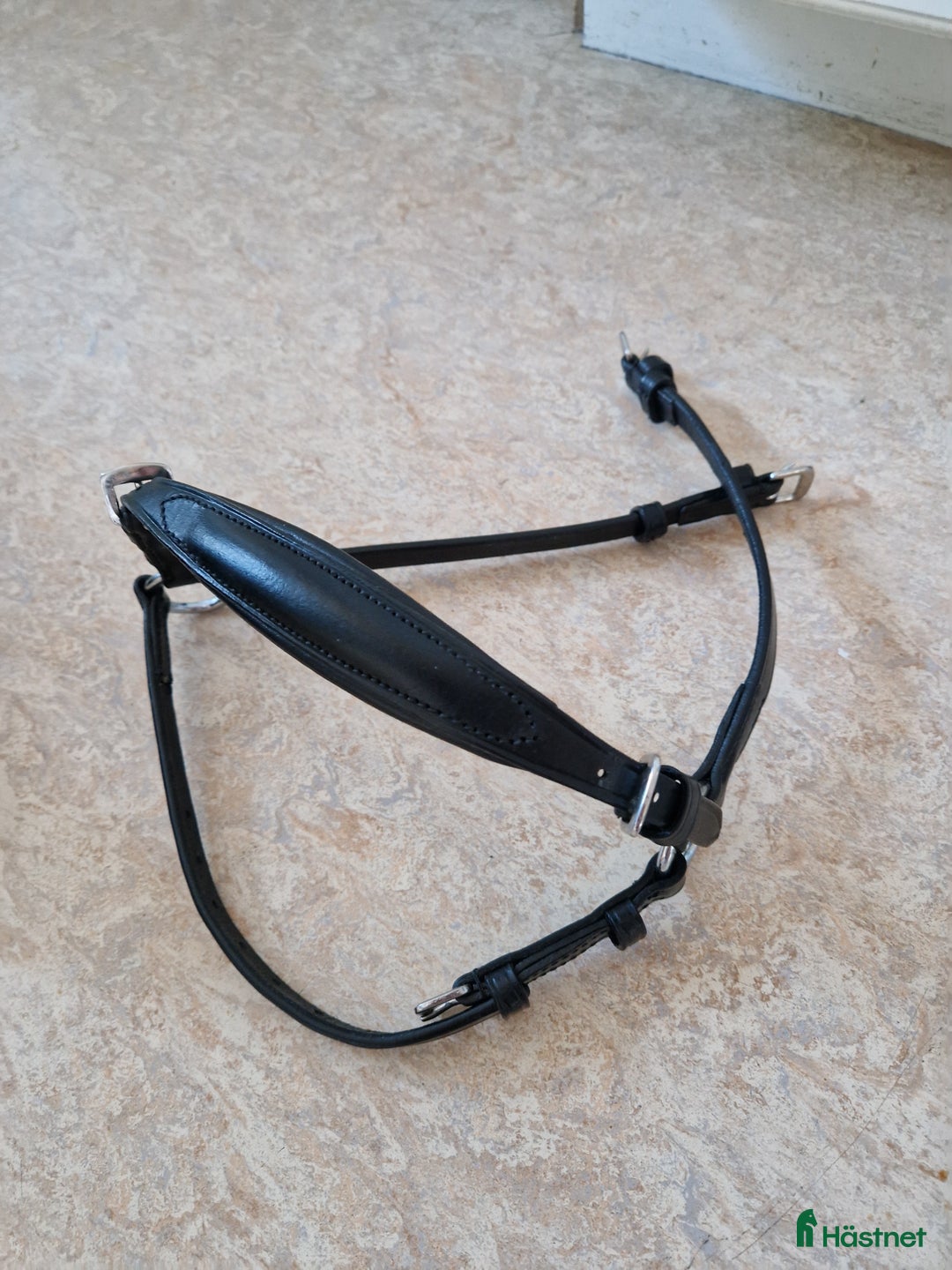 Träns hästutrustning till salu: Nytt, remontnosgrimma + sidostycken i Mantorp - Annons 2