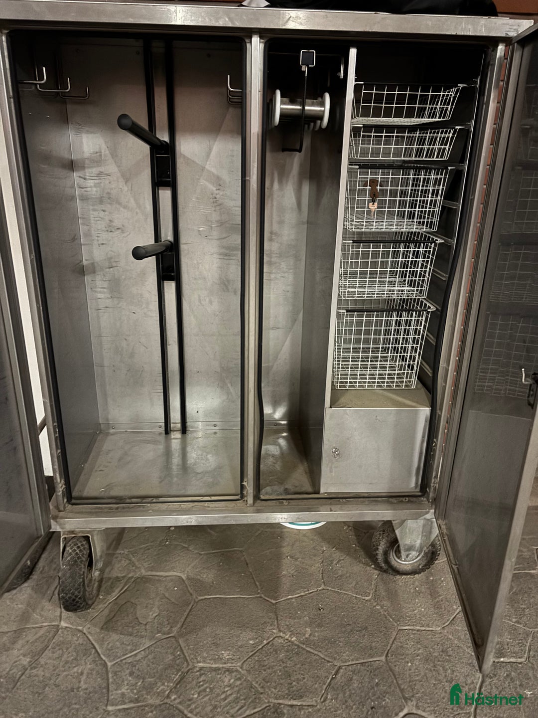 Stallinredning, stängsel & gård övrig utrustning till salu: Roelofsen tävlingsskåp i Rimbo - Annons 3