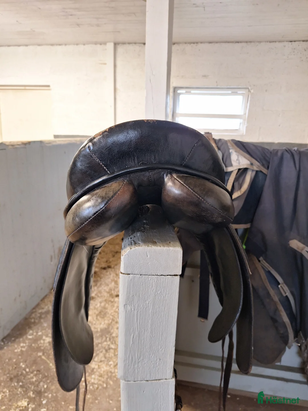 Sadlar hästutrustning till salu: Dressyrsadel till salu i Sturkö - Annons 5