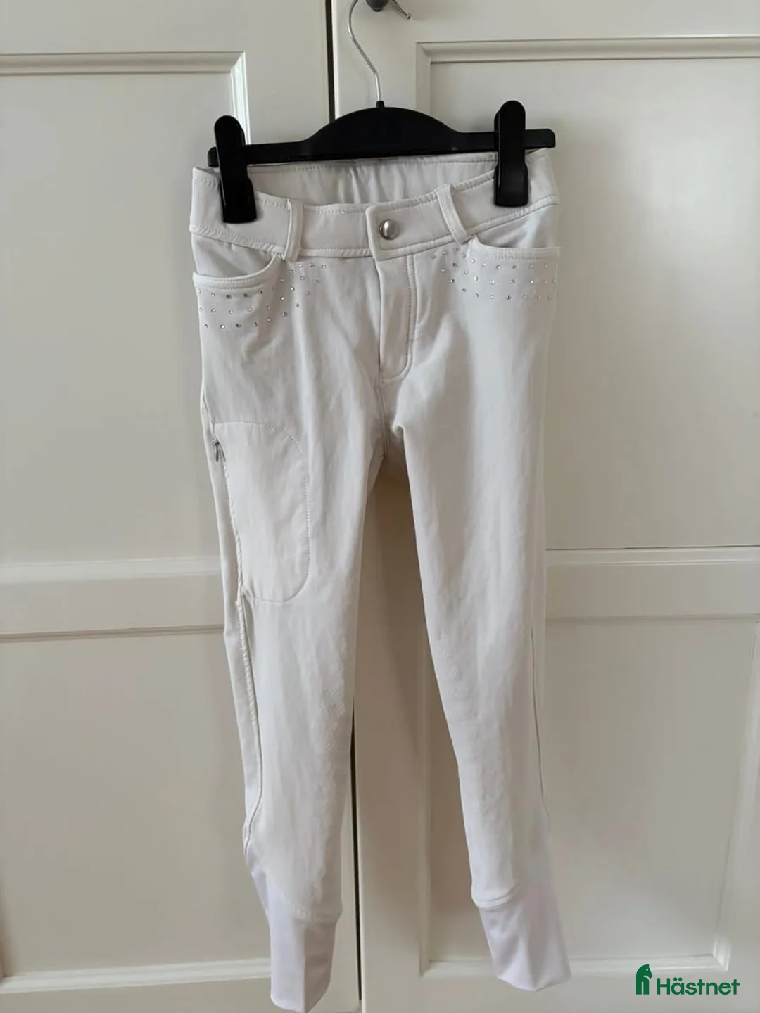 Ridbyxor ryttarutrustning till salu: Fina vita CRW ridbyxor till salu - Annons 1