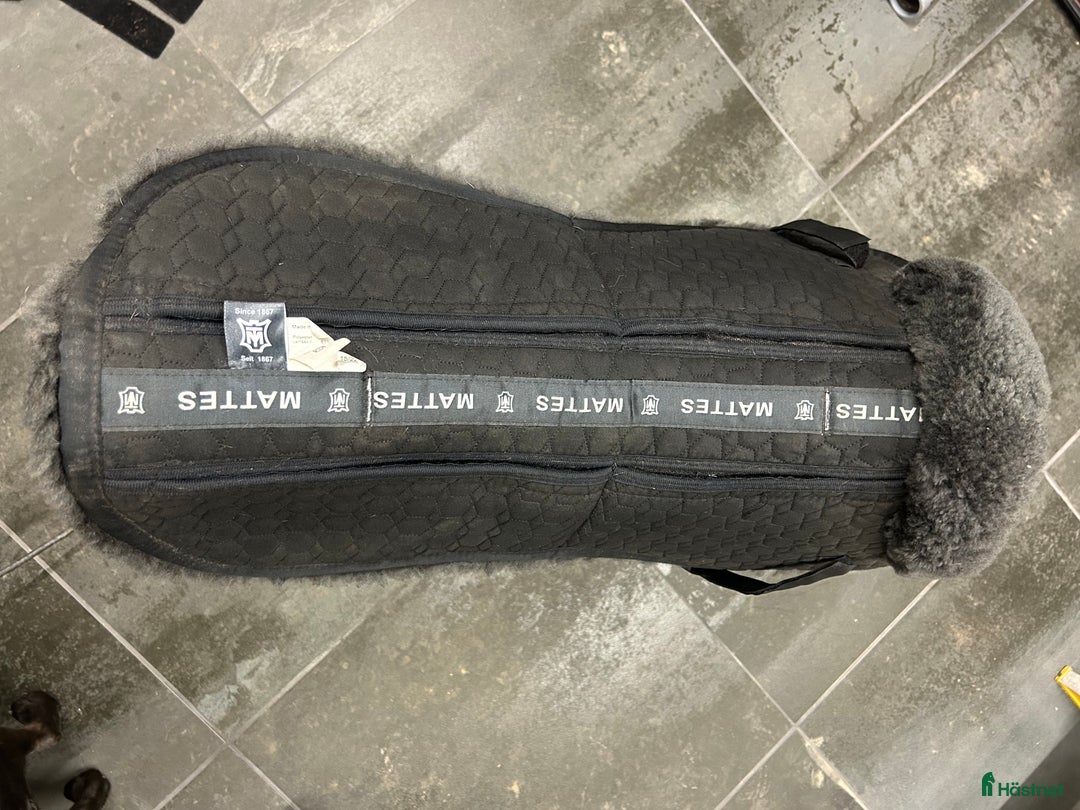 Sadeltillbehör hästutrustning till salu: Korrektionspadd Mattes i Dösjebro - Annons 1