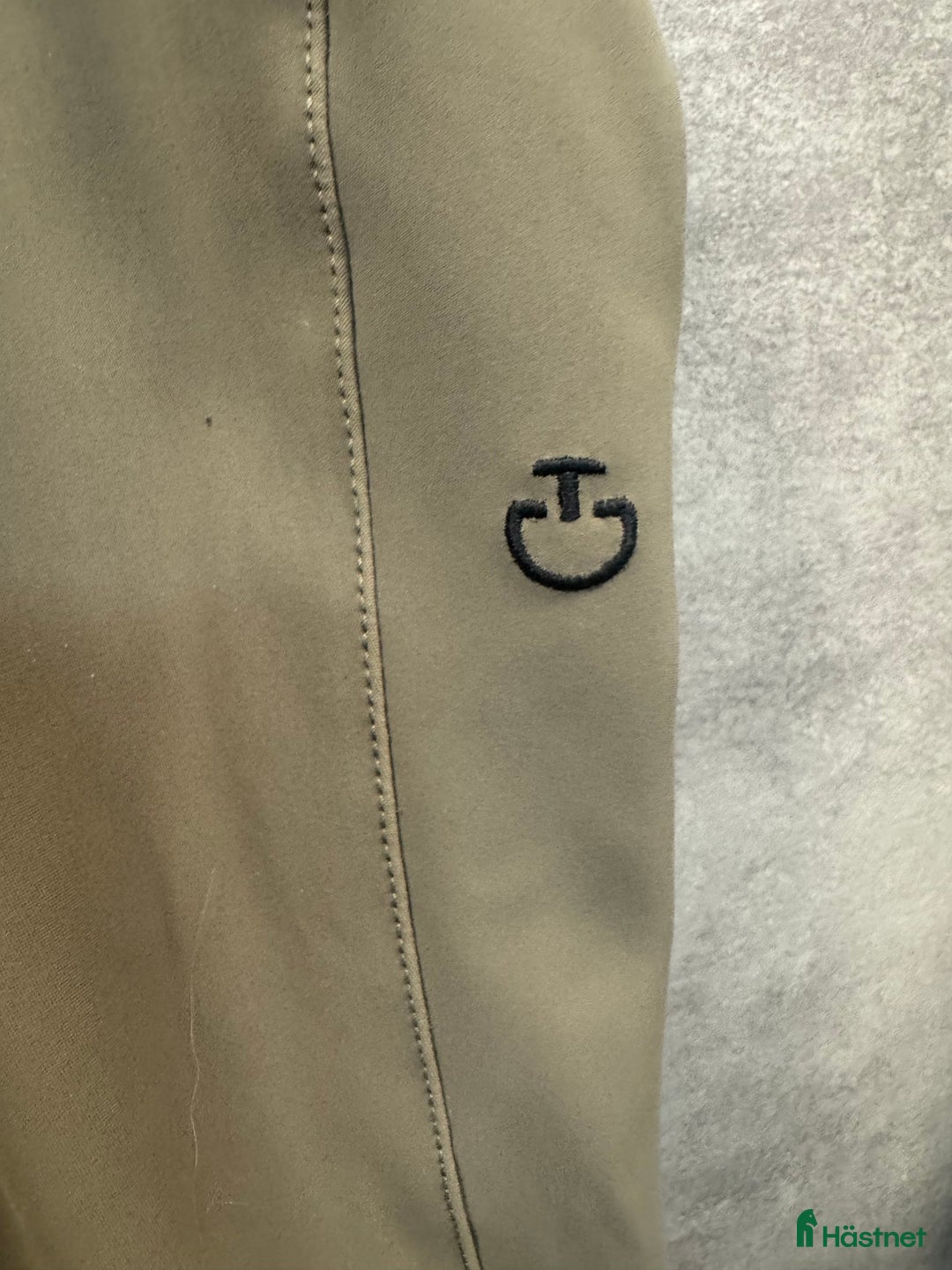 Ridbyxor ryttarutrustning till salu: Fina grå ridbyxor från Cavalleria Toscana i Kimstad - Annons 4