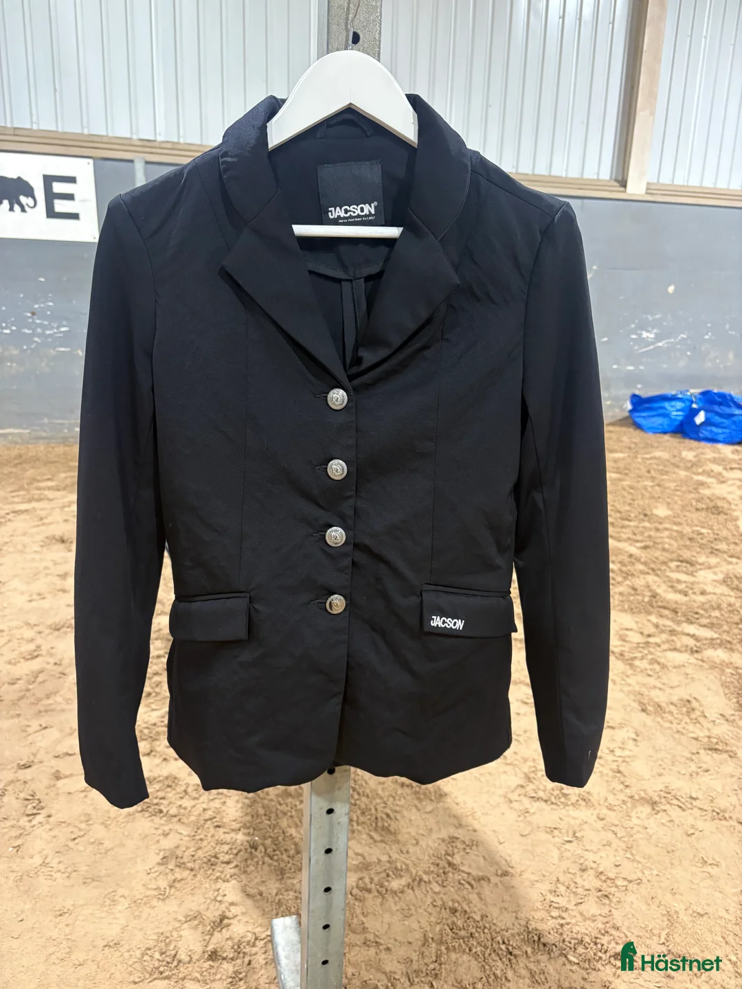 Jackor & Kavajer ryttarutrustning till salu: Kavaj jacson  i Lidköping - Annons 1