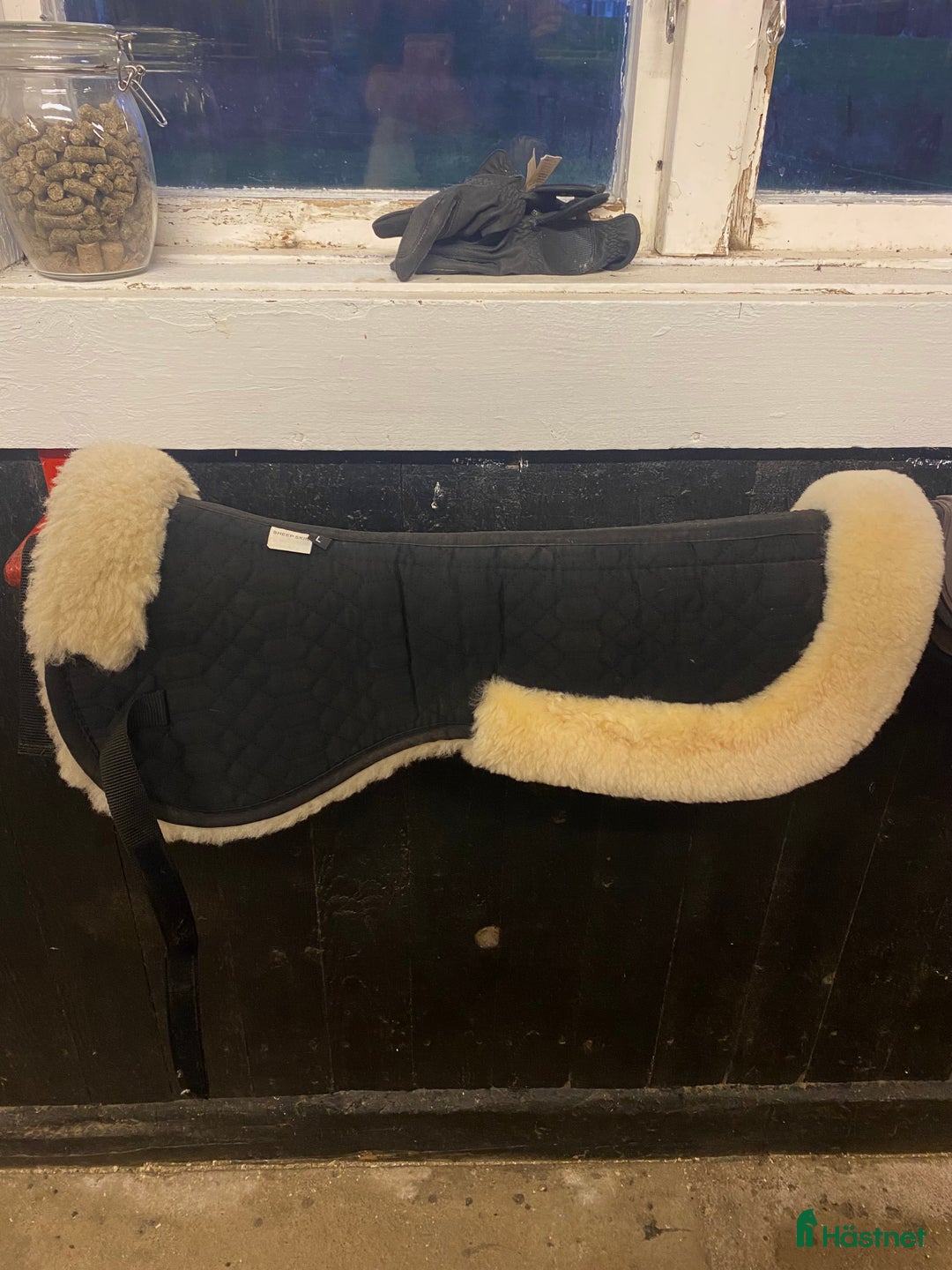 Sadeltillbehör hästutrustning till salu: Fårskinnspad i Huskvarna - Annons 1