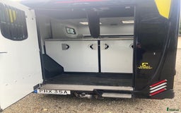 Hästlastbilar  fordon & transport till salu: Theault hästlastbil med sängar, b-körkort i Flyinge - Annons 5