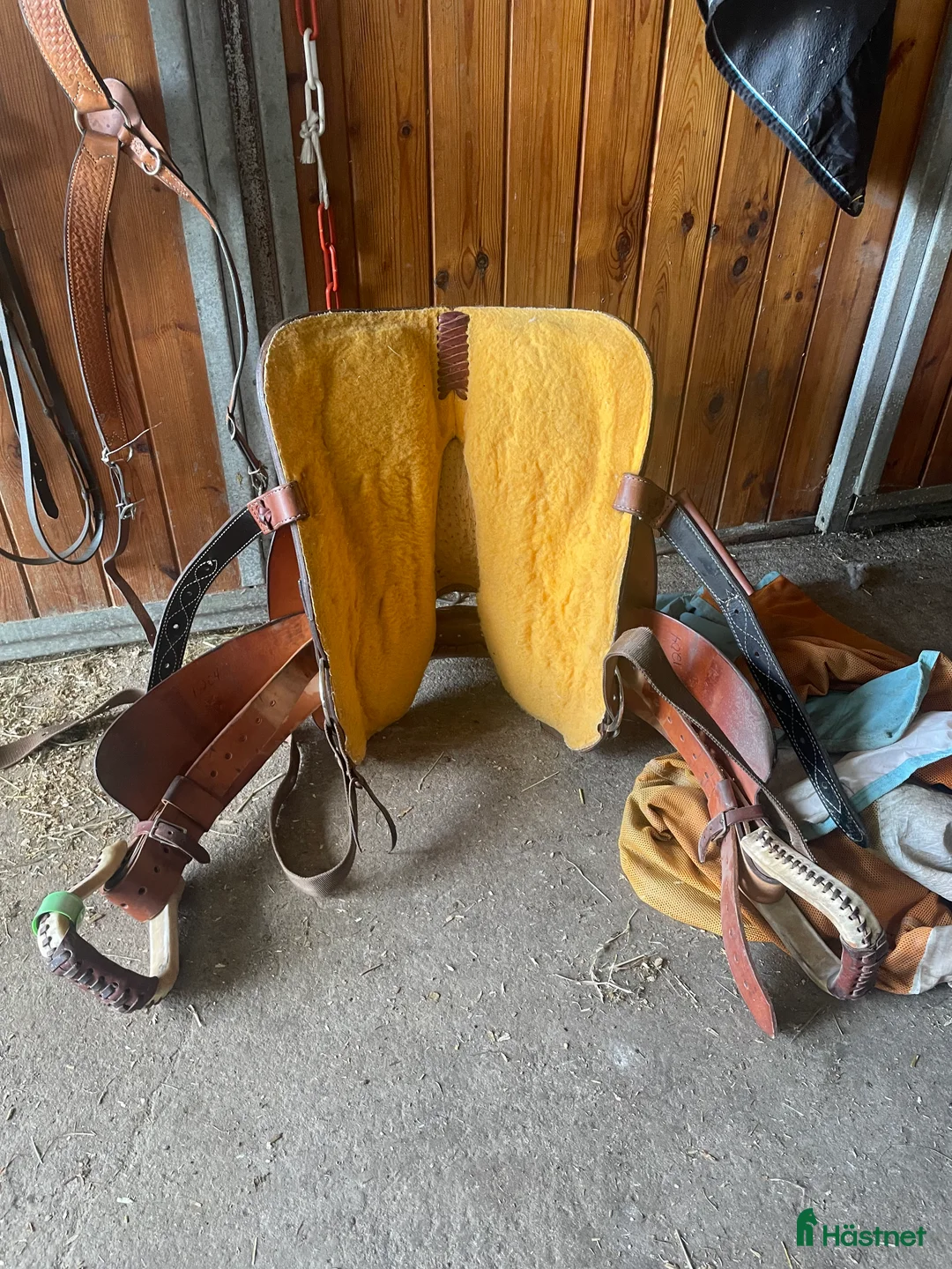 Sadlar hästutrustning till salu: Werstern sadel till salu  i Skara - Annons 2
