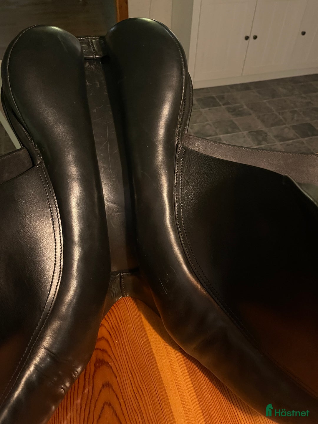 Sadlar hästutrustning till salu: HdR hoppsadel 17” i Öregrund - Annons 4