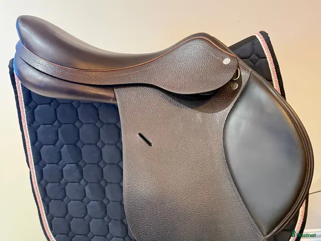 Sadlar hästutrustning till salu: Equipe expression 17,5” M +0,5 - Annons 2