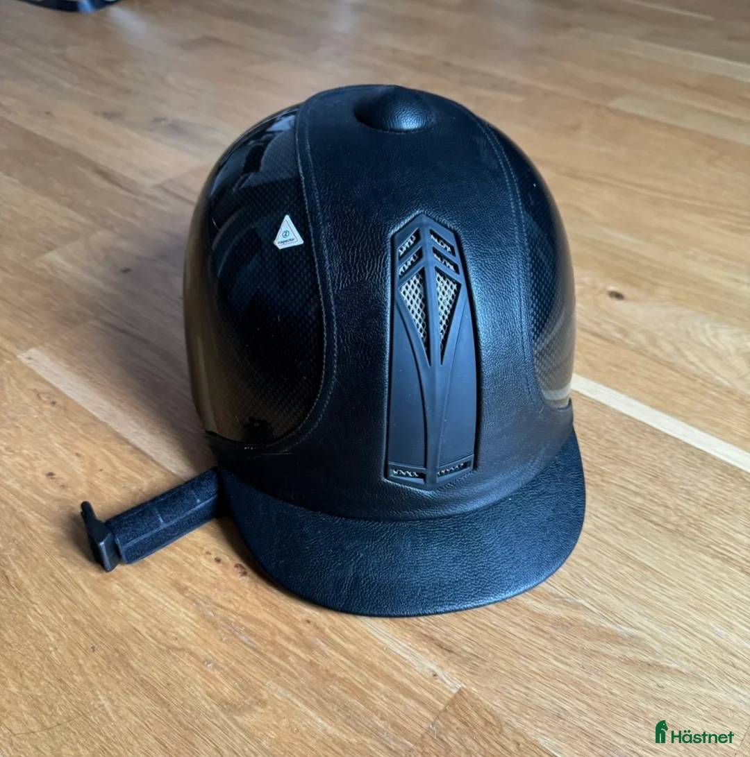 Hjälmar ryttarutrustning till salu: Ridhjälm  i Eskilstuna - Annons 1