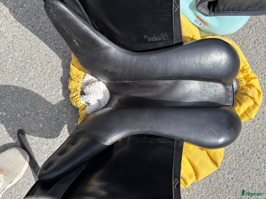 Sadlar hästutrustning till salu: Bekväm dressyrsadel i Stockholm - Annons 3