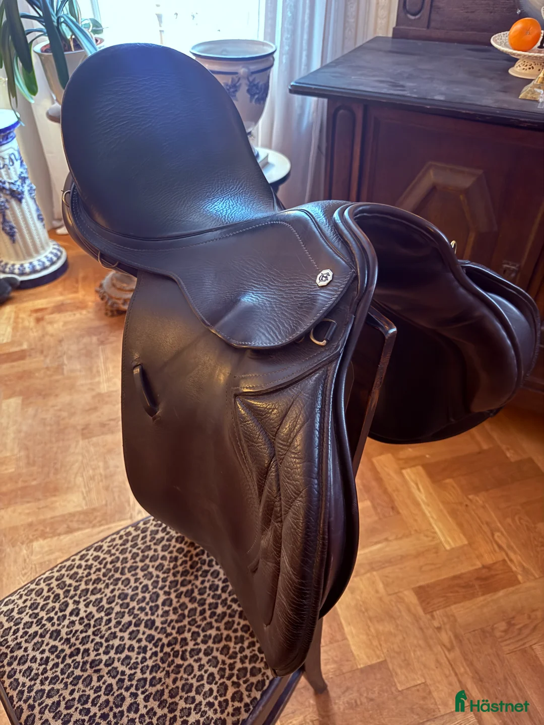 Sadlar hästutrustning till salu: Brun Hoppsadel 17 tum i Örebro - Annons 2