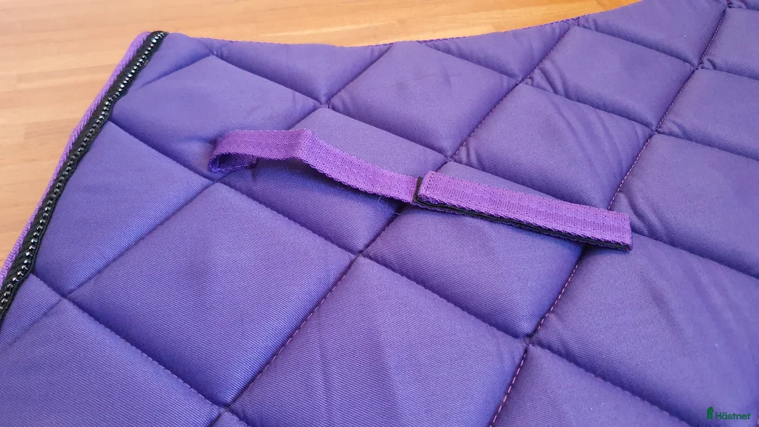 Schabrak & Vojlockar hästutrustning till salu: Schabrak med matchande huva och benlindor i Haninge - Annons 3