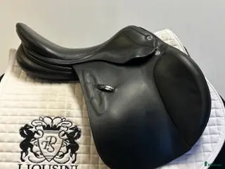Sadlar hästutrustning Hoppsadel Prestige Michel Robert 17" i Uppsala - Annons 4