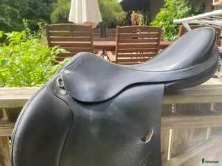 Sadlar hästutrustning Fin hoppsadel Equipe 17” i Bålsta - Annons 10