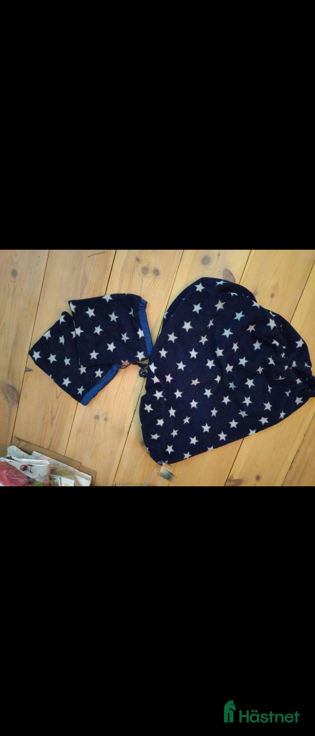 Sadeltillbehör hästutrustning till salu: Paket med stjärnor ländtäcke, sadelskydd mm i Sankt OLOF - Annons 3