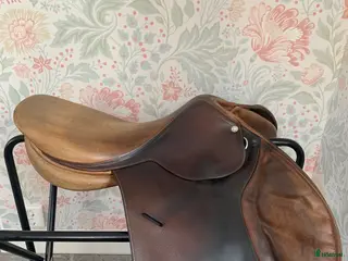 Sadlar hästutrustning till salu: Äldre Butet hoppsadel - Annons 2