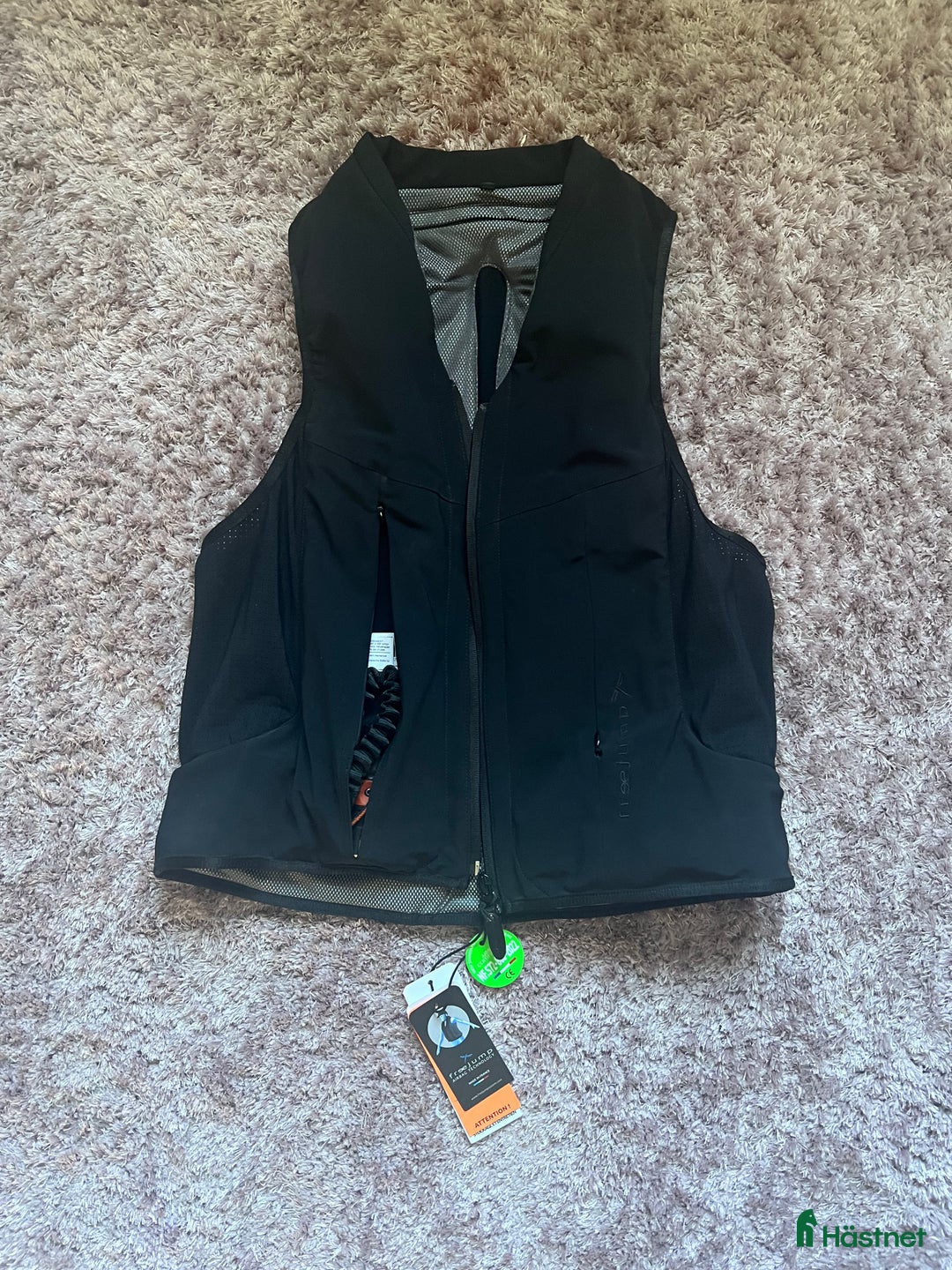 Säkerhetsvästar ryttarutrustning till salu: Freejump air väst  i Ystad - Annons 1