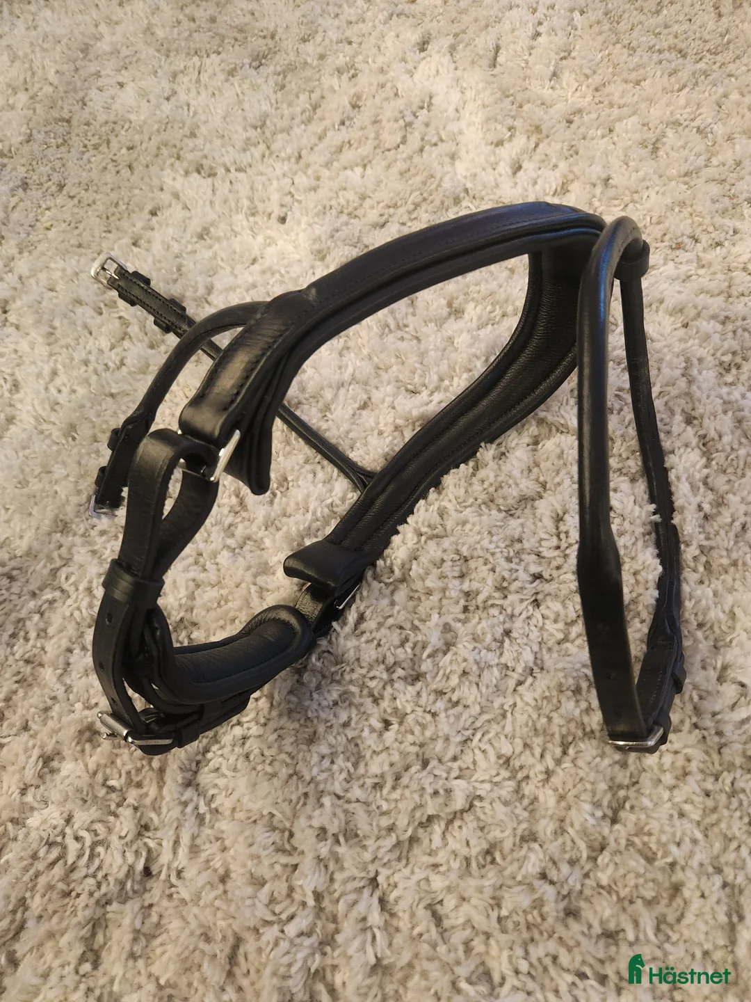 Träns hästutrustning till salu: Rundsydd nosgrimma med pullback, ergonomisk i Borlänge - Annons 2