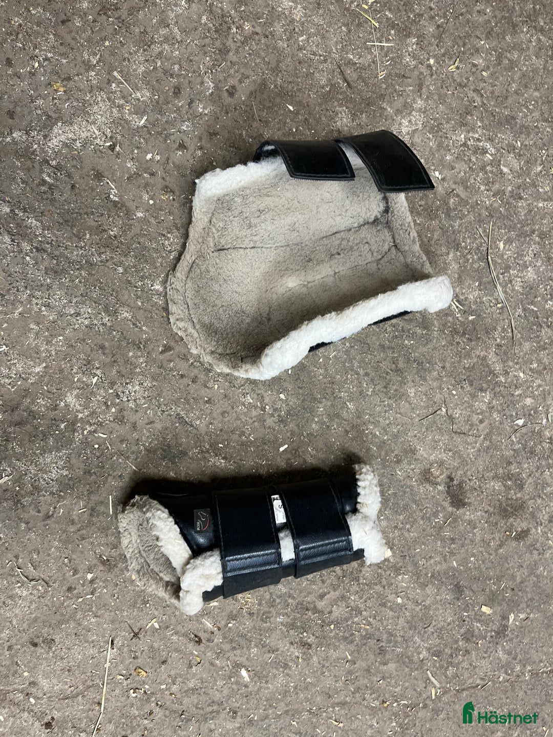 Benskydd hästutrustning till salu: Svarta damasker  i Landsbro - Annons 2