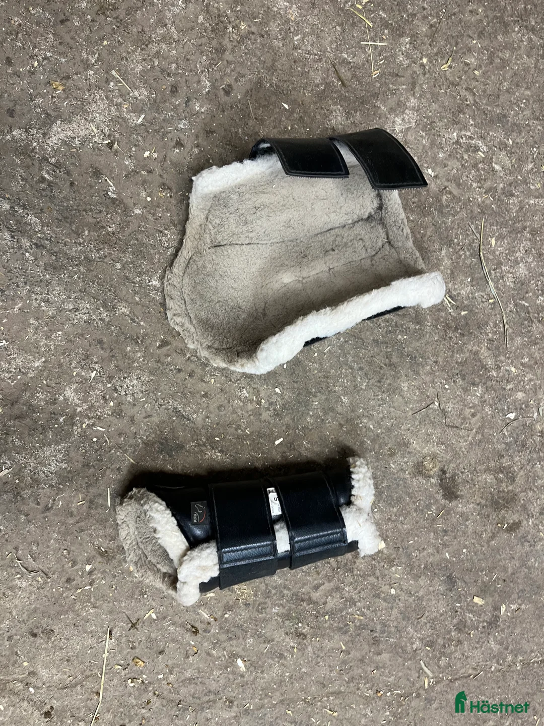 Benskydd hästutrustning till salu: Svarta damasker  i Landsbro - Annons 2