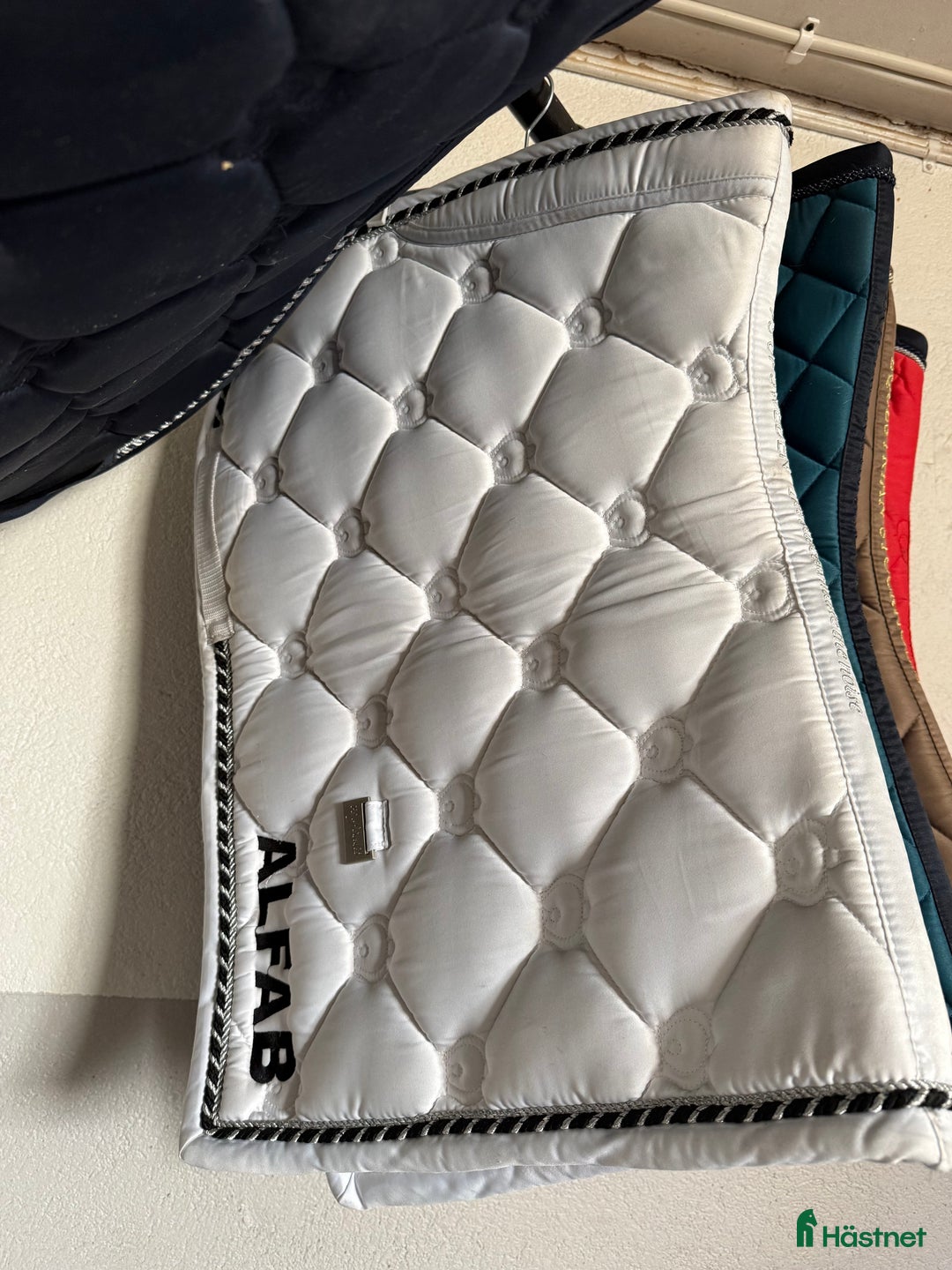 Schabrak & Vojlockar hästutrustning till salu: Fina ES&PS schabrak i Stora Skedvi - Annons 2