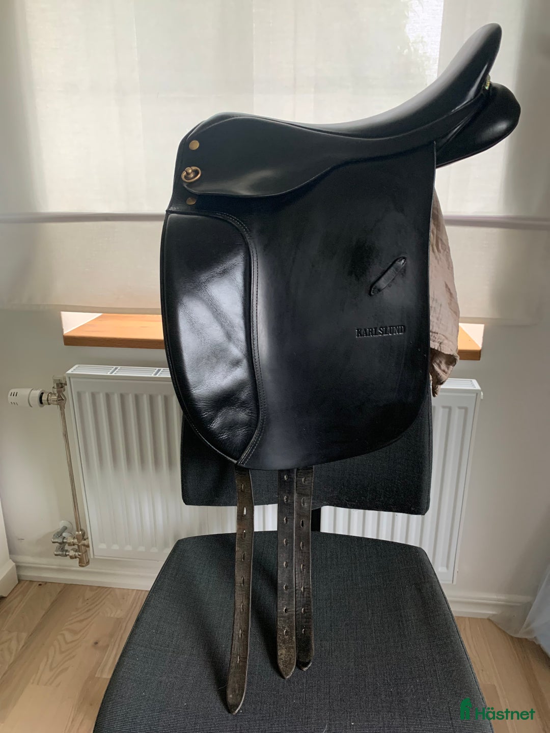 Sadlar hästutrustning till salu: Snygg välskött Karlslund sadel - Annons 4