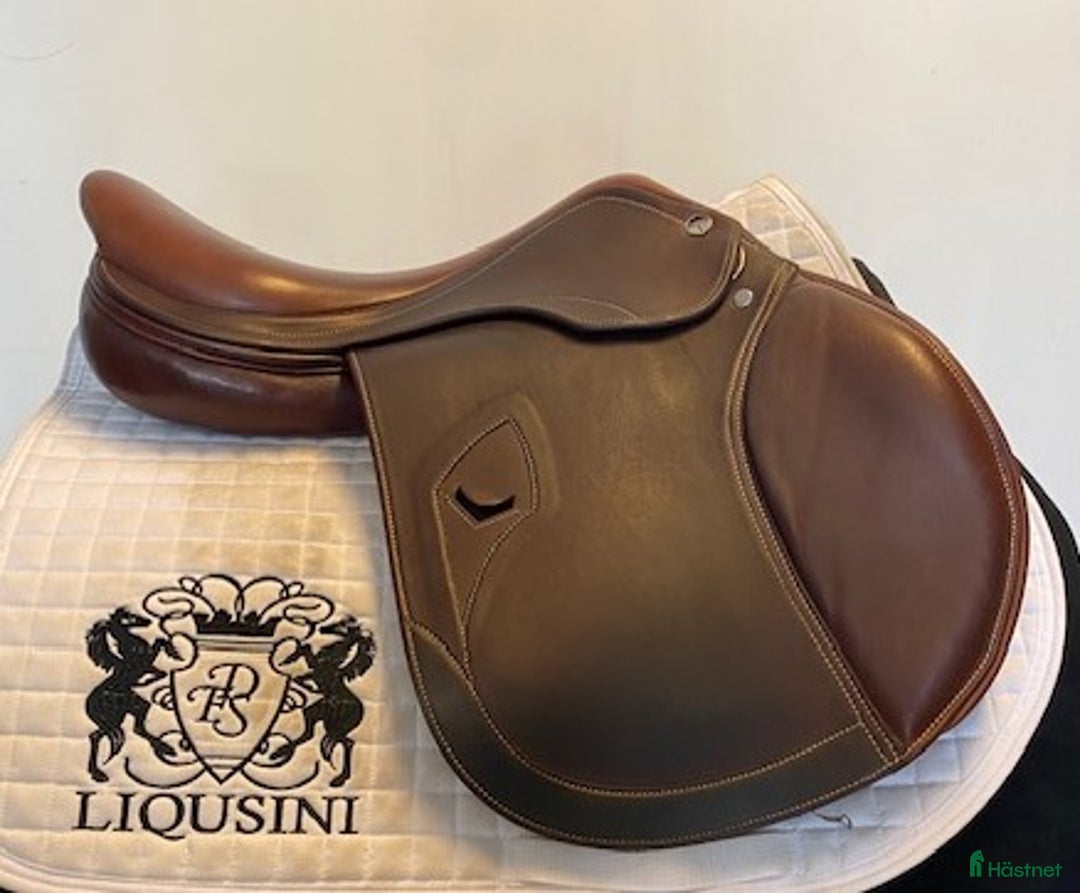 Sadlar hästutrustning till salu: Hoppsadel Tech 1 i Uppsala - Annons 1