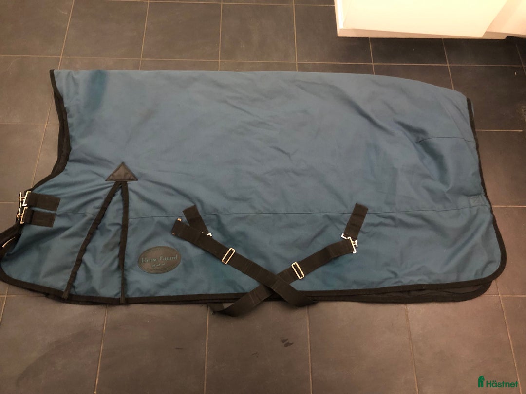 Täcken hästutrustning till salu: Vintertäcke Horse Guard 300 g storlek 135 i Härryda - Bild 3