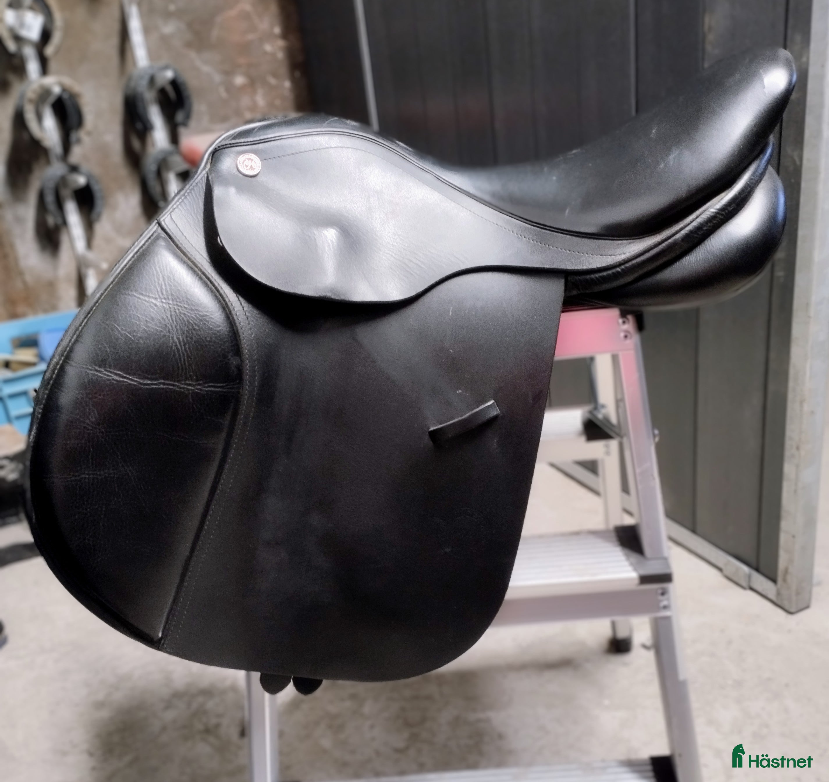 Sadlar hästutrustning till salu: Svart Fairfield flatback stl 17". - Annons 2
